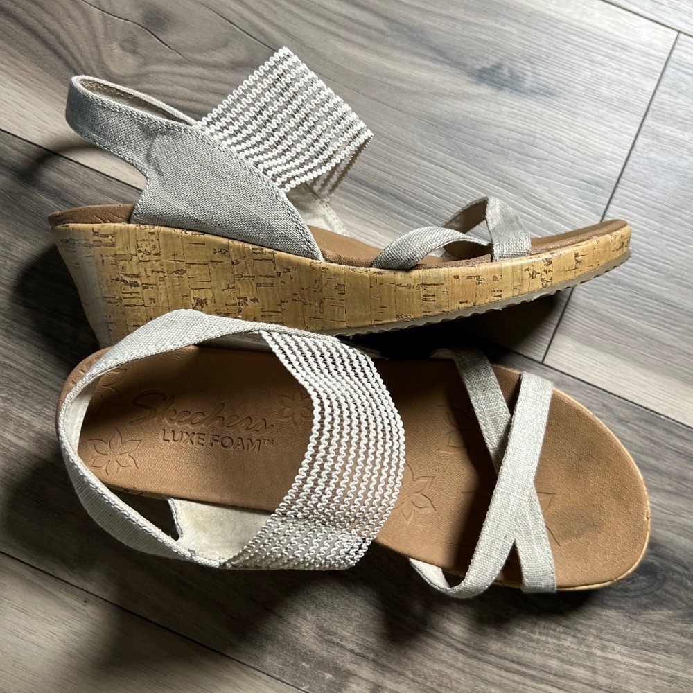 Skechers Luxe Foam Natural Beige Cork Wedge Sandals Womens 10 SN 31723
